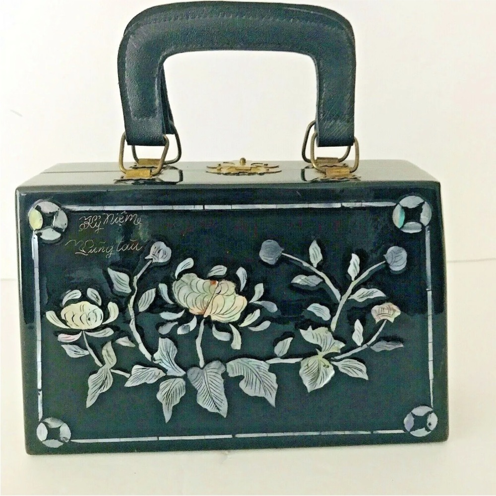 Vintage Black Lacquer Box Purse with Inlaid MOP Roses Signed Ky Niem - Picture 2 of 7